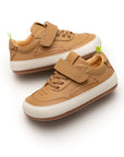 Outline Sneakers Hay