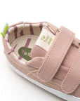 Angled view of a pair of Tip Toey Joey Bossy Green Sneakers in Lona Rosa Quartzo