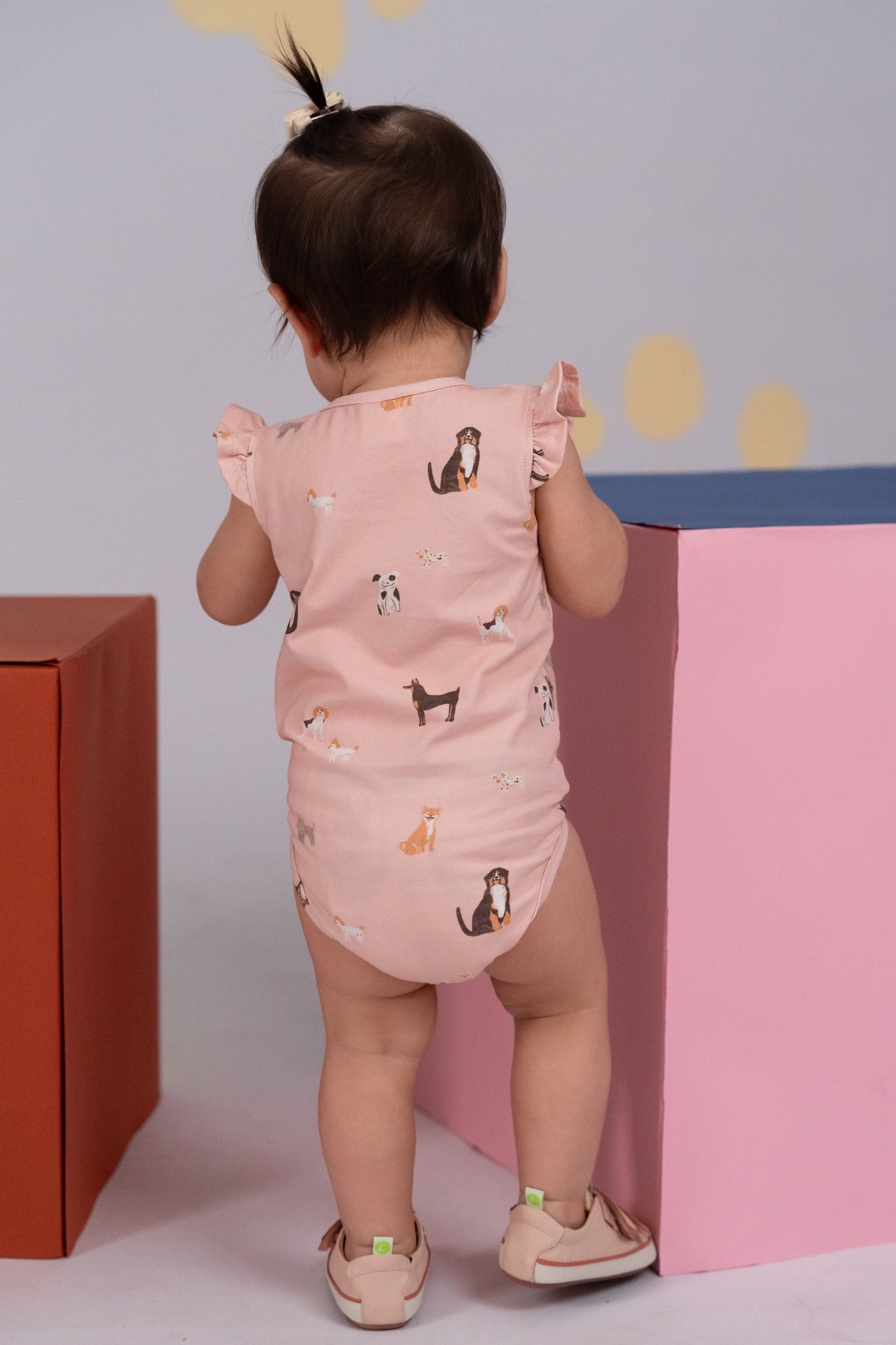 Baby in dog print bodysuit, DSC04048