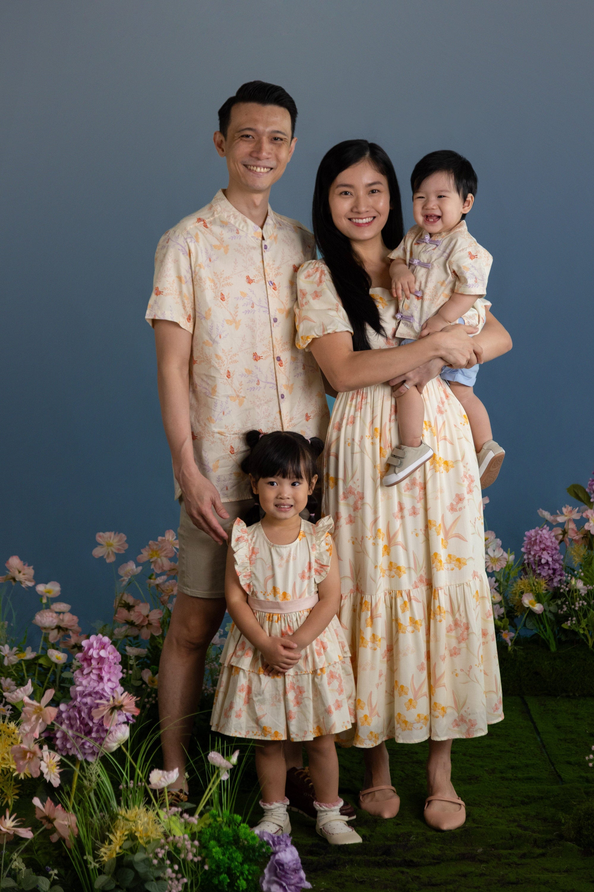 Family portrait in floral outfits, R6I_0490