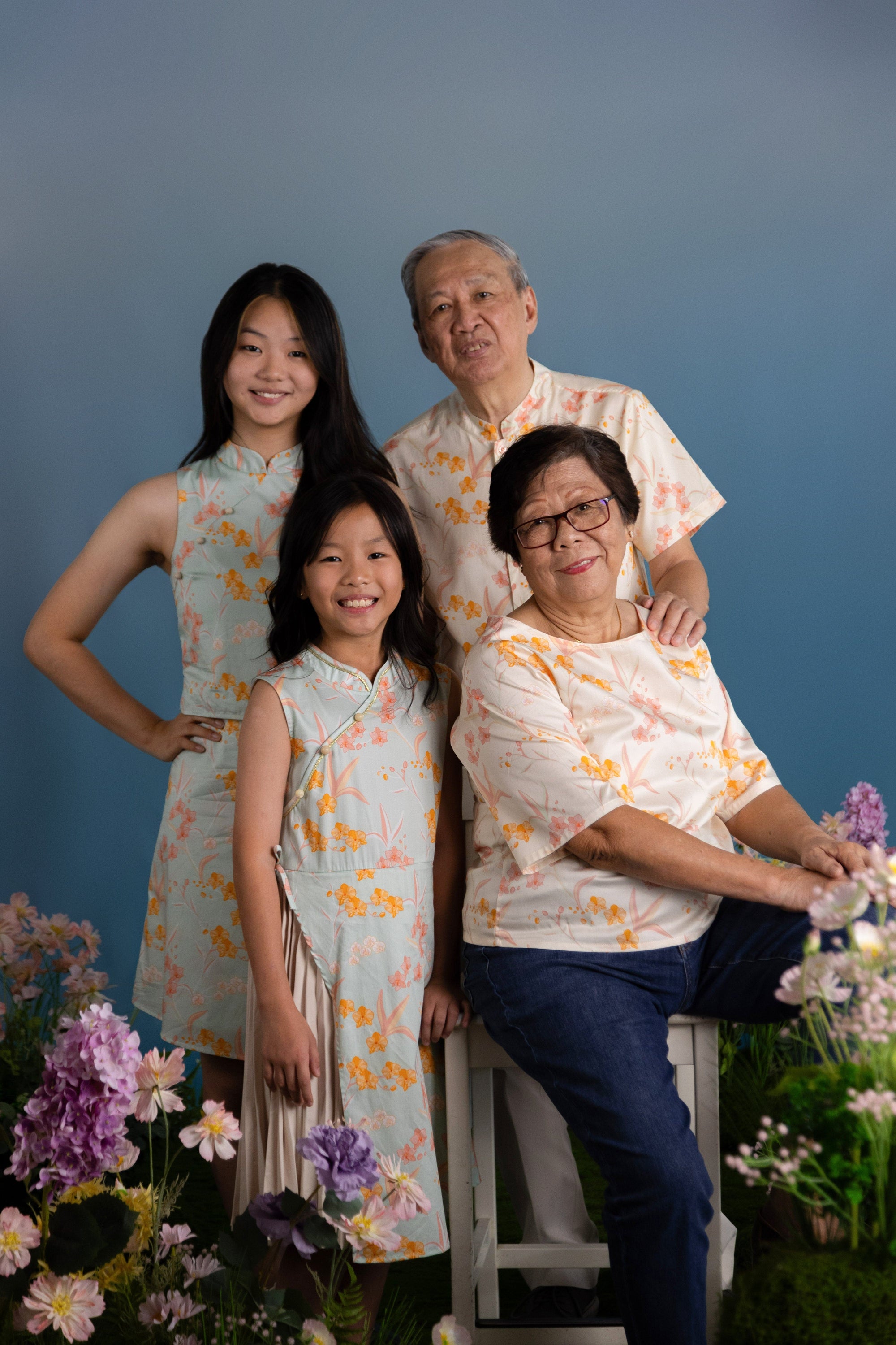 Family portrait, R6I_7830, smiling together