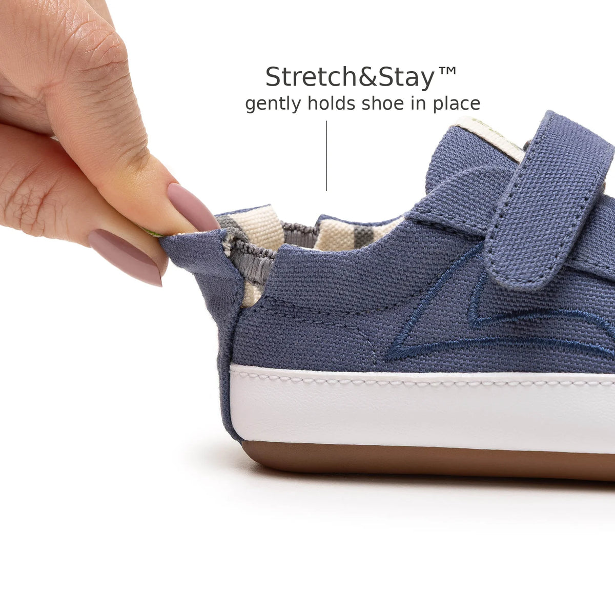 Back view of Bossy Green Sneakers in Lona Azul Klein showing the Stretch&Stay elastic heel