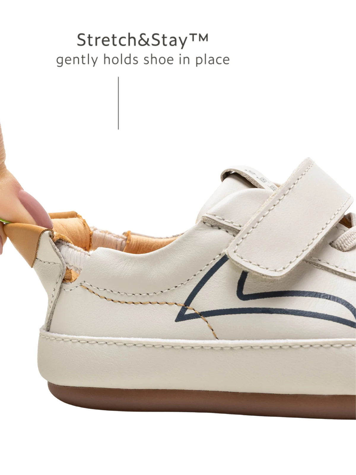 Close-up of the Stretch &amp; Stay elastic heel on the baby Outline sneaker for a secure and easy fit.