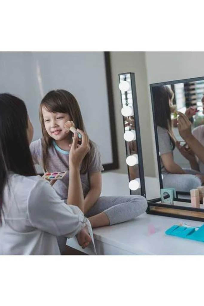 Makeup Set (Kids Playing)